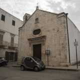 Ora per� � arrivato il momento di dedicare il nostro tempo alla visita del centro storico di Toritto. Ci dirigiamo quindi in piazza Aldo Moro per ammirare la chiesetta settecentesca dedicata alla Madonna delle Grazie, compatrona assieme a San Rocco
